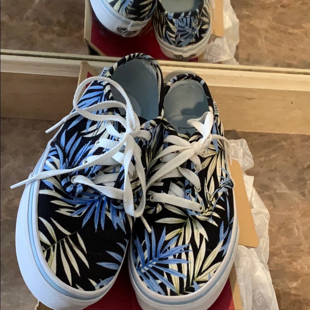 Vans - Picture 2 of 6